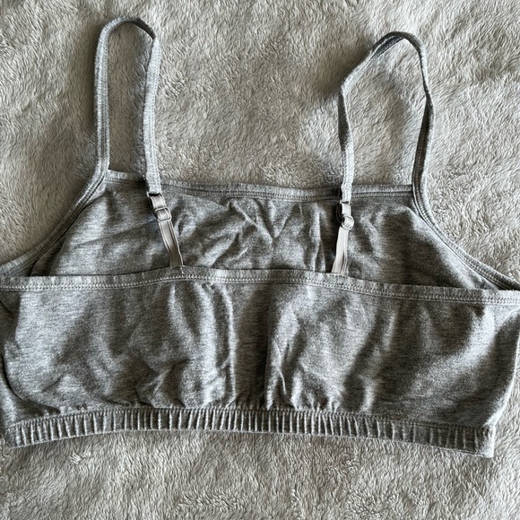 BUNDLE OF 2 UNPADDED BRA TOPS - Picture 2 of 8